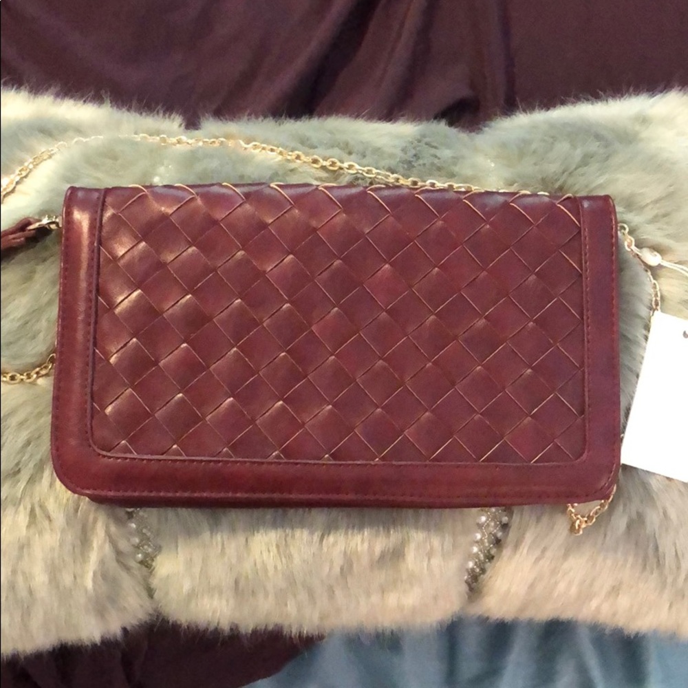 🥰👜 NWT Maroon/Burgundy clutch 👜🥰
